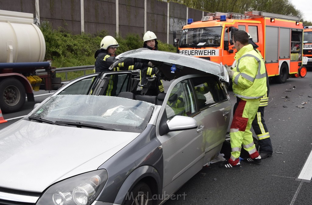 VU Auffahrunfall A 3 Rich Oberhausen kurz vor AS Koeln Dellbrueck P099.JPG - Miklos Laubert